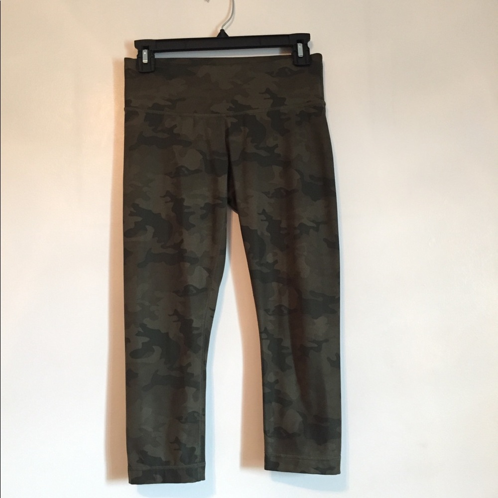 Lululemon high waisted 3/4 length camo leggings